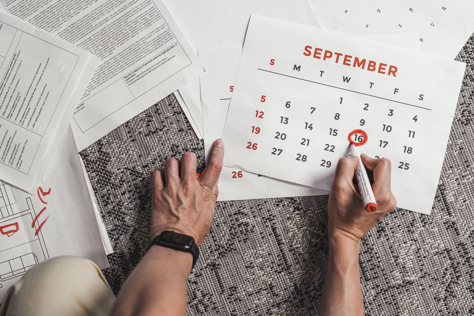 Marking tax filing deadlines on a calendar